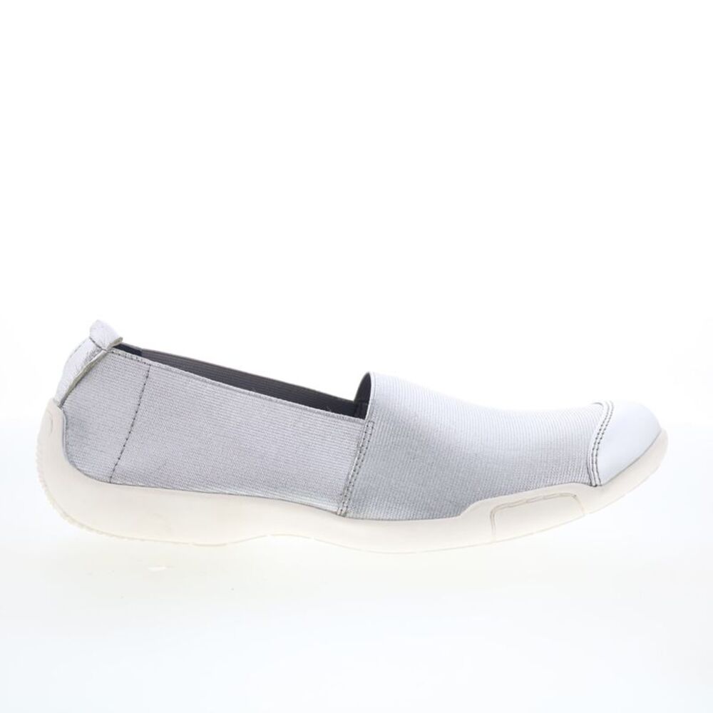 Ros Hommerson Womens Caruso Silver Shoes (NWT)